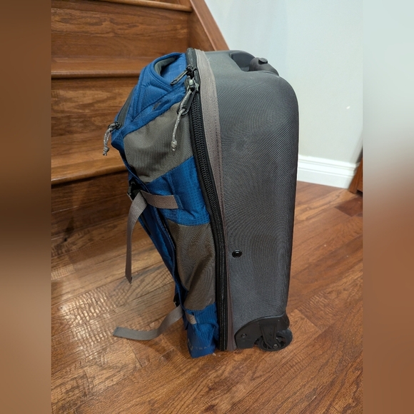 Eddie Bauer Expedition 21 45L Wheeled Duffel Blue Black & Silver - Picture 4 of 10